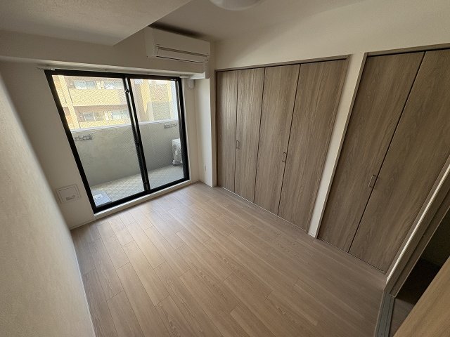 その他部屋・スペース　開放的な寝室です