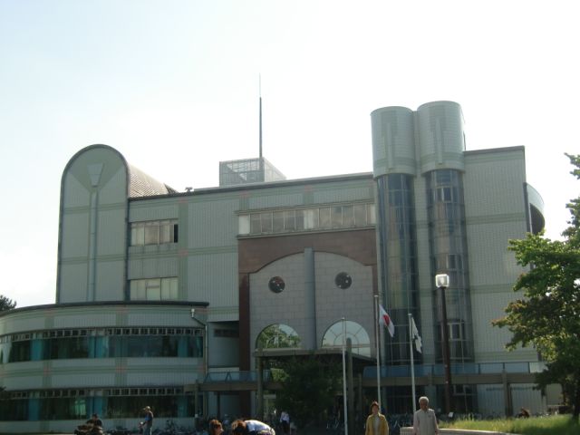 図書館　各務原市立中央図書館（図書館）まで970m