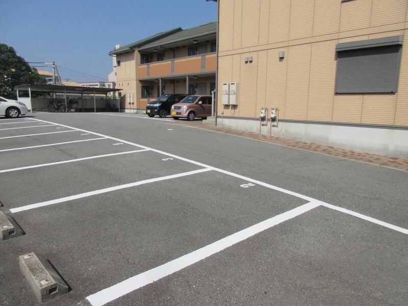 駐車場　広々とした駐車場