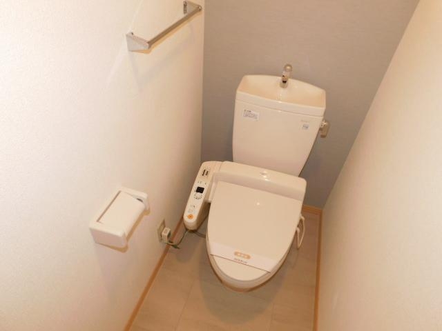 トイレ　ウォシュレット付きです