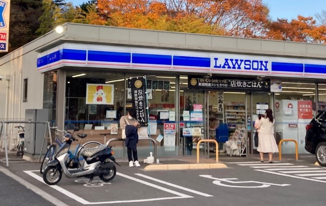 コンビニ　ローソン 府中本町一丁目店（コンビニ）まで225m