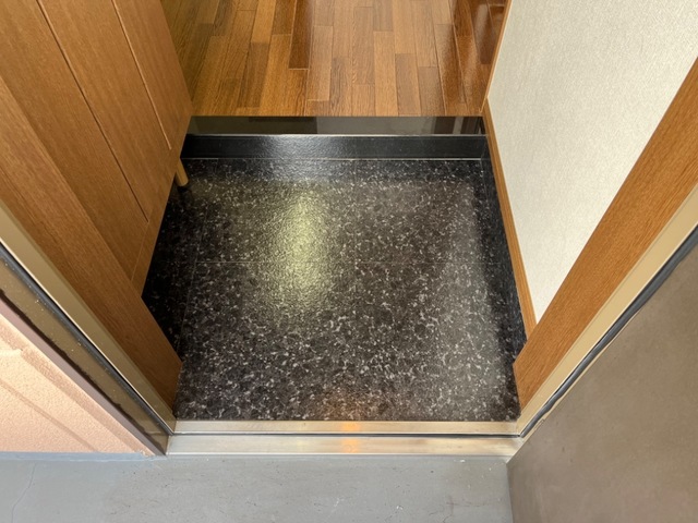 玄関　※同タイプの部屋写真です