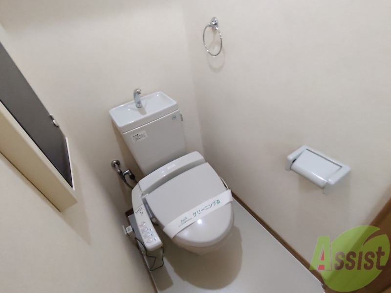 トイレ　トイレは嬉しいウォシュレット機能付きです。