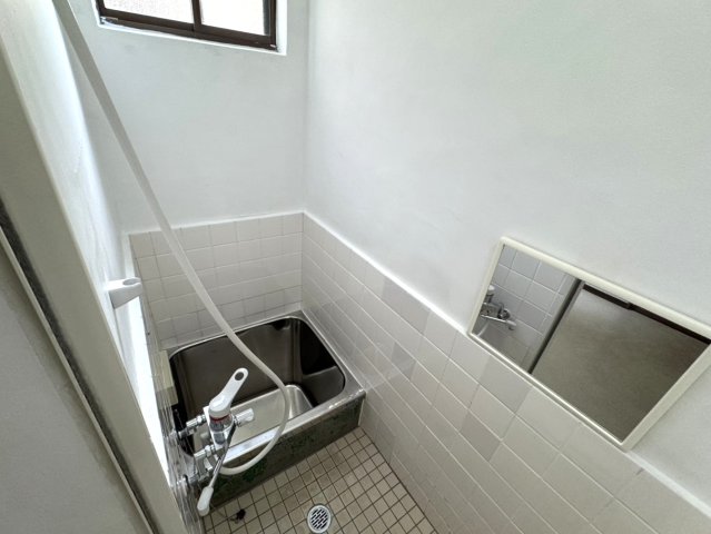 鷹峯木ノ畑町貸家の風呂写真