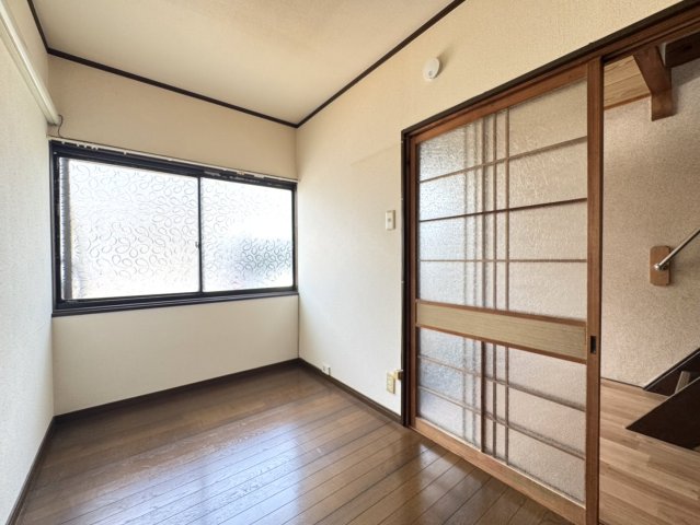 鷹峯木ノ畑町貸家の居間写真