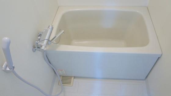 バス・シャワールーム　コンパクトで使いやすいお風呂です