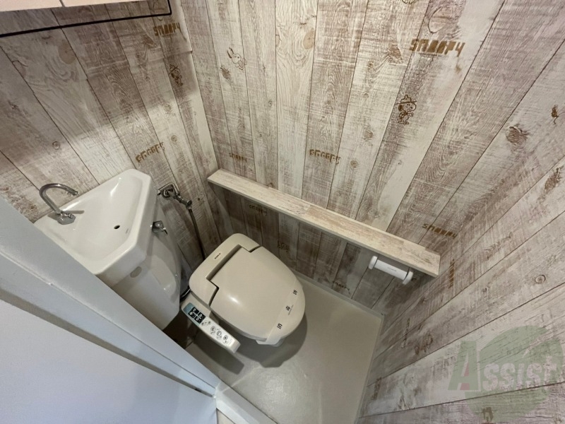 トイレ　こちらはトイレです。清潔感があり、安心して使用できます。