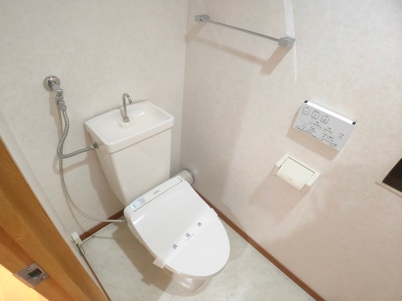 トイレ　トイレです。ウォシュレット付を探している方、おすすめです。