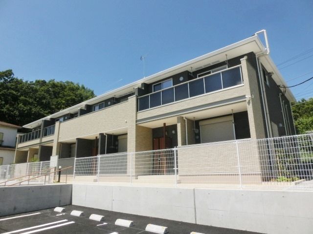 建物外観　お買い物にも出やすい立地♪