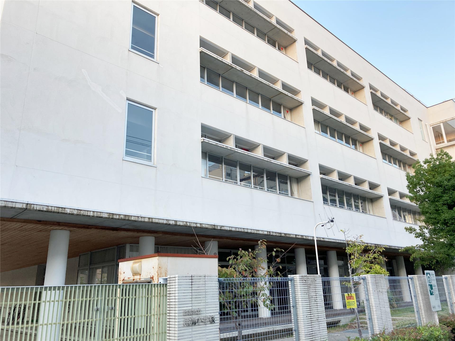 小学校　用海小学校（小学校）まで544m