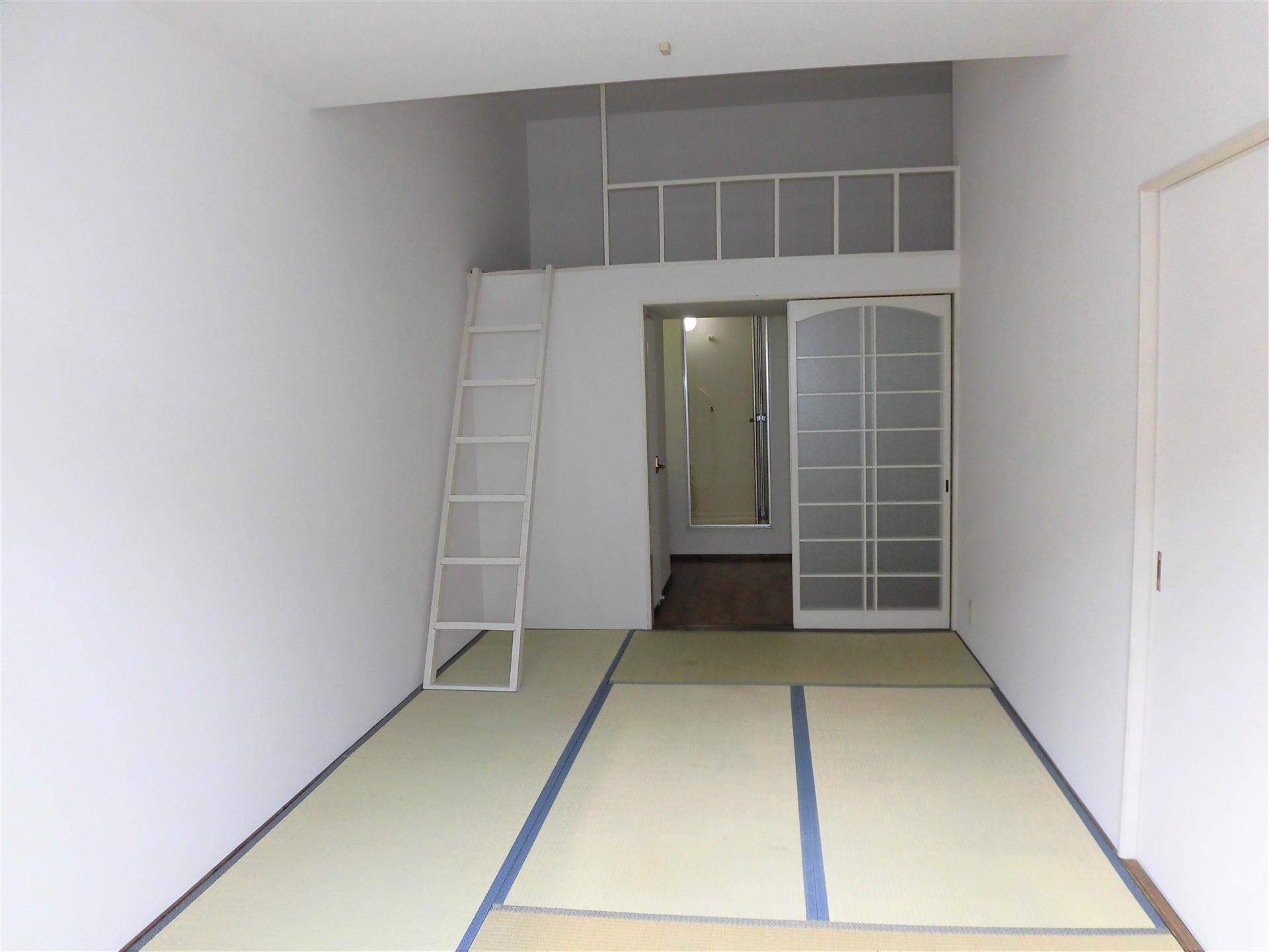 居室・リビング　実際のお部屋とは異なることがあります。