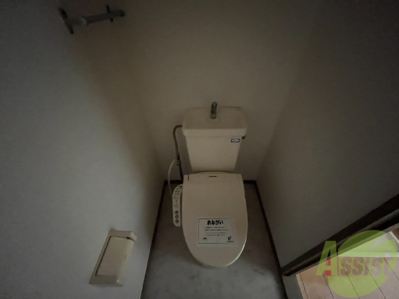 トイレ　温水洗浄便座付きのトイレは、使用しやすくうれしいですね。
