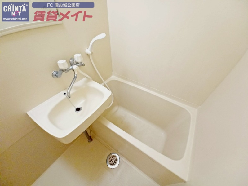 バス・シャワールーム　同物件別部屋の写真