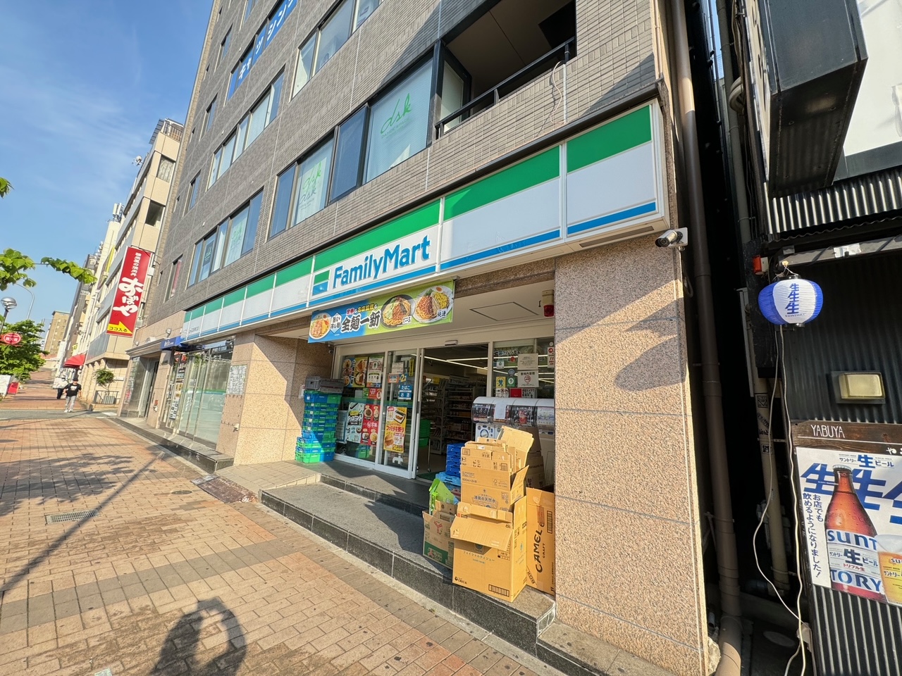 コンビニ　ファミリーマートJR元町駅東口店（コンビニ）まで76m