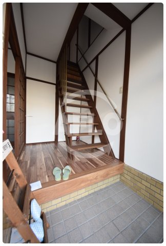 玄関　餌差町戸建て　玄関