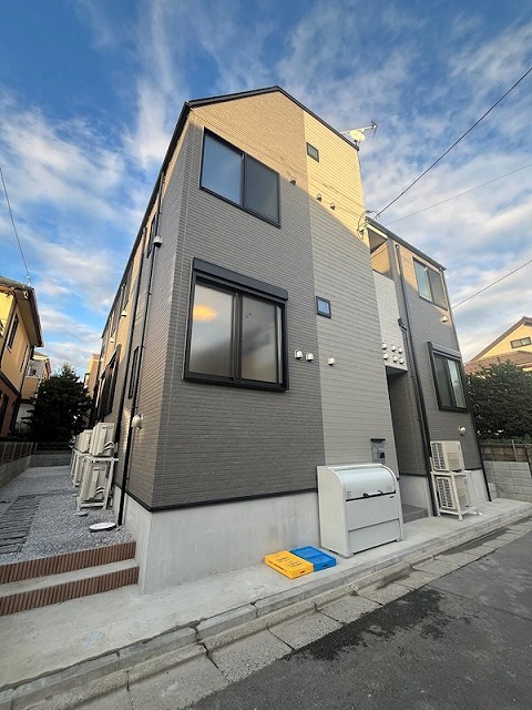 建物外観　２０２４年築