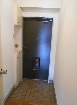 玄関　別のお部屋の室内写真になります。
