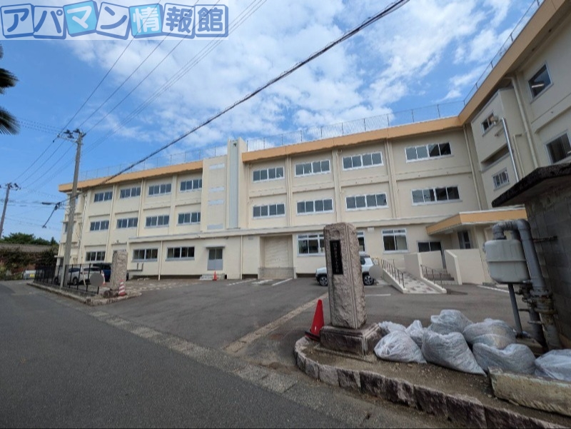 小学校　新潟市立新津第二小学校（小学校）まで946m
