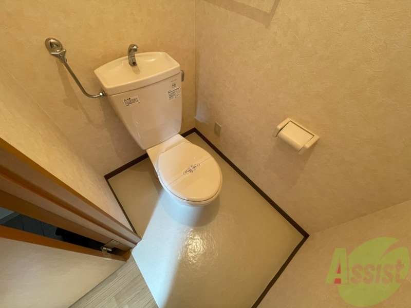 トイレ　こちらはトイレです。清潔感があり、安心して使用できます。