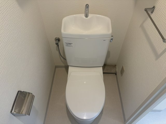 京王井の頭線 高井戸駅 徒歩4分 2階建 築45年のトイレ写真