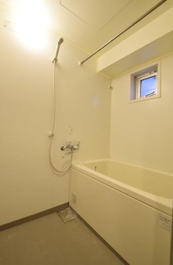 バス・シャワールーム　★浴室乾燥機能付きで雨の日も洗濯物を乾かせます