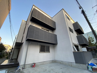 建物外観　オートロック・防犯カメラ付きで安心です！