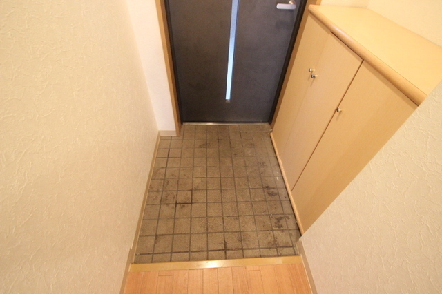 ワイビルの玄関写真