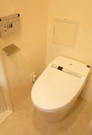 東京メトロ銀座線 表参道駅 徒歩10分 15階建 築14年のトイレ写真