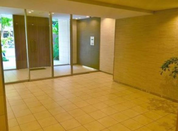 東京メトロ銀座線 表参道駅 徒歩10分 15階建 築14年の外観写真