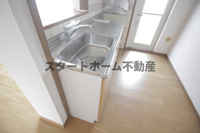 ＪＲ高徳線 勝瑞駅 徒歩42分 2階建 築27年のキッチン写真