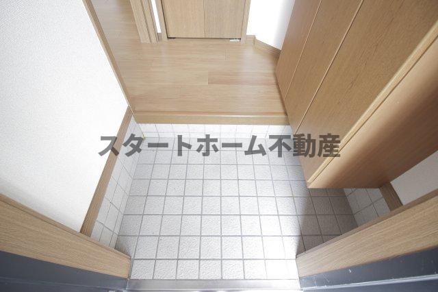 ＪＲ高徳線 勝瑞駅 徒歩42分 2階建 築27年の玄関写真