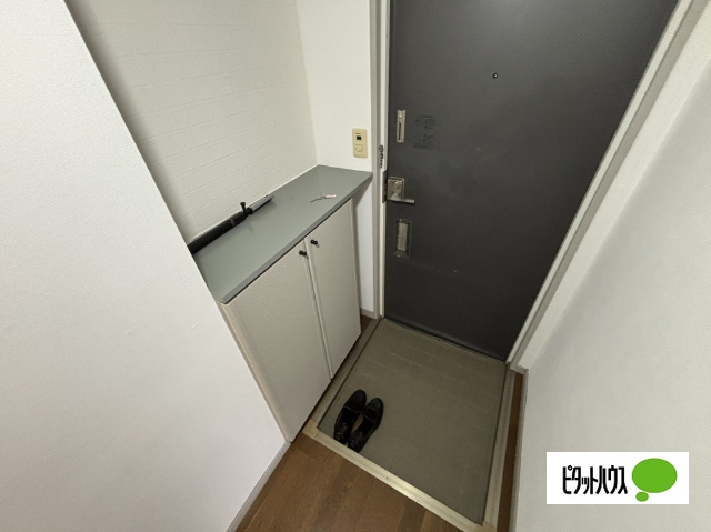 玄関　他のお部屋の室内です