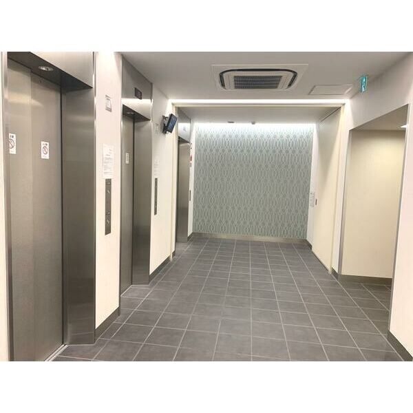 クロスレジデンス大阪新町の外観写真