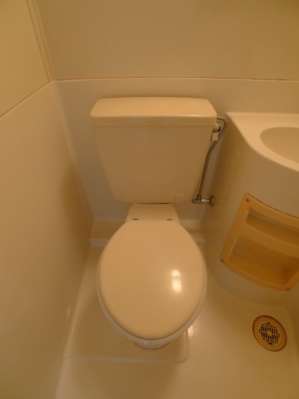 地下鉄桜通線 国際センター駅 徒歩3分 6階建 築38年のトイレ写真
