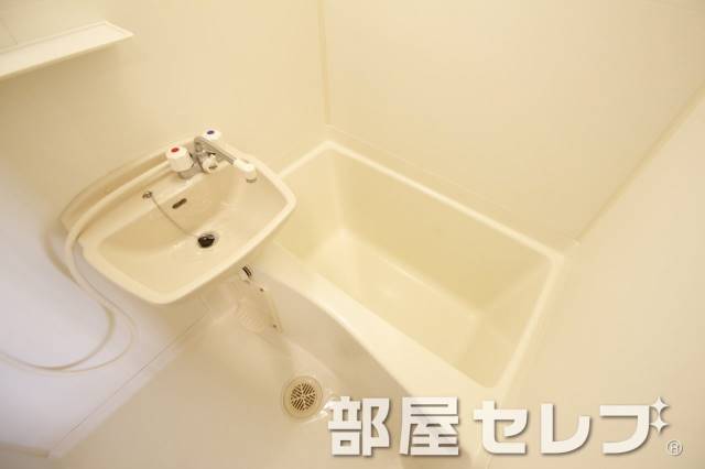 バス・シャワールーム　お風呂もきれいにしています。