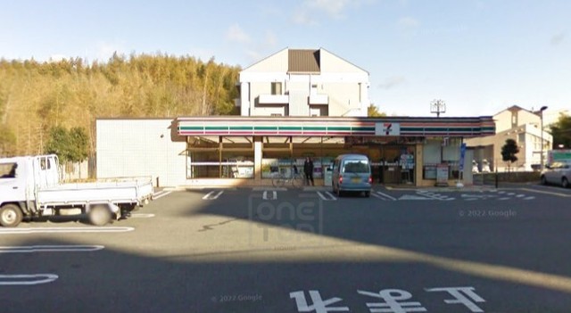 コンビニ　セブンイレブン　豊中東泉丘店（コンビニ）まで635m