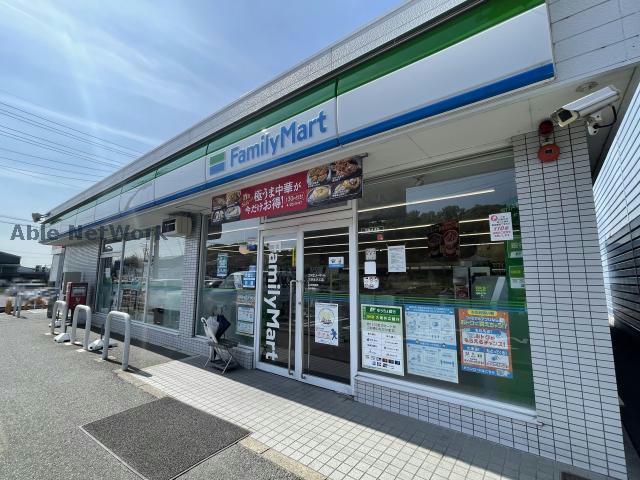 コンビニ　ファミリーマート三好あざぶ店（コンビニ）まで557m
