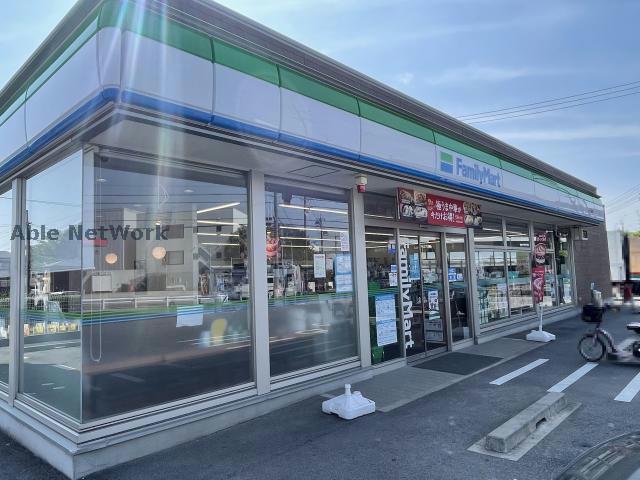 コンビニ　ファミリーマートみよし新屋店（コンビニ）まで809m