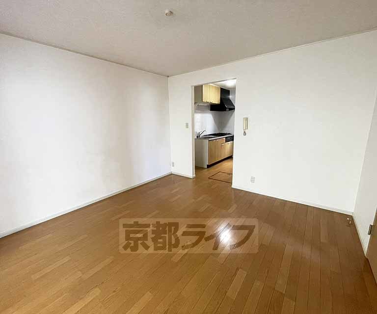 ビクトワールKS京田辺の居間写真