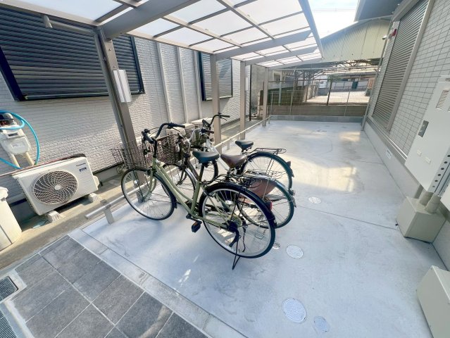 駐車場　敷地内には入居者専用の駐輪スペースもあります。