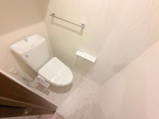 トイレ　綺麗なトイレにはウォシュレット標準装備です。