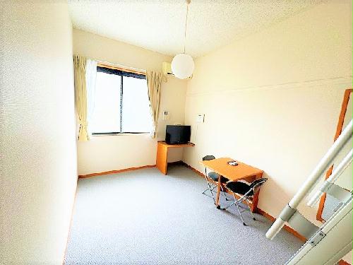 レオパレスセドル ブランシュIIの居間写真