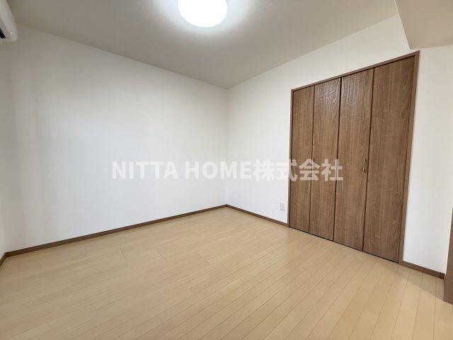 その他部屋・スペース　洋室にはクローゼットがついているので収納もできます◇