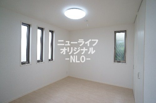 その他部屋・スペース　洋室は窓が2面あるので通風・日当たり良好です☆