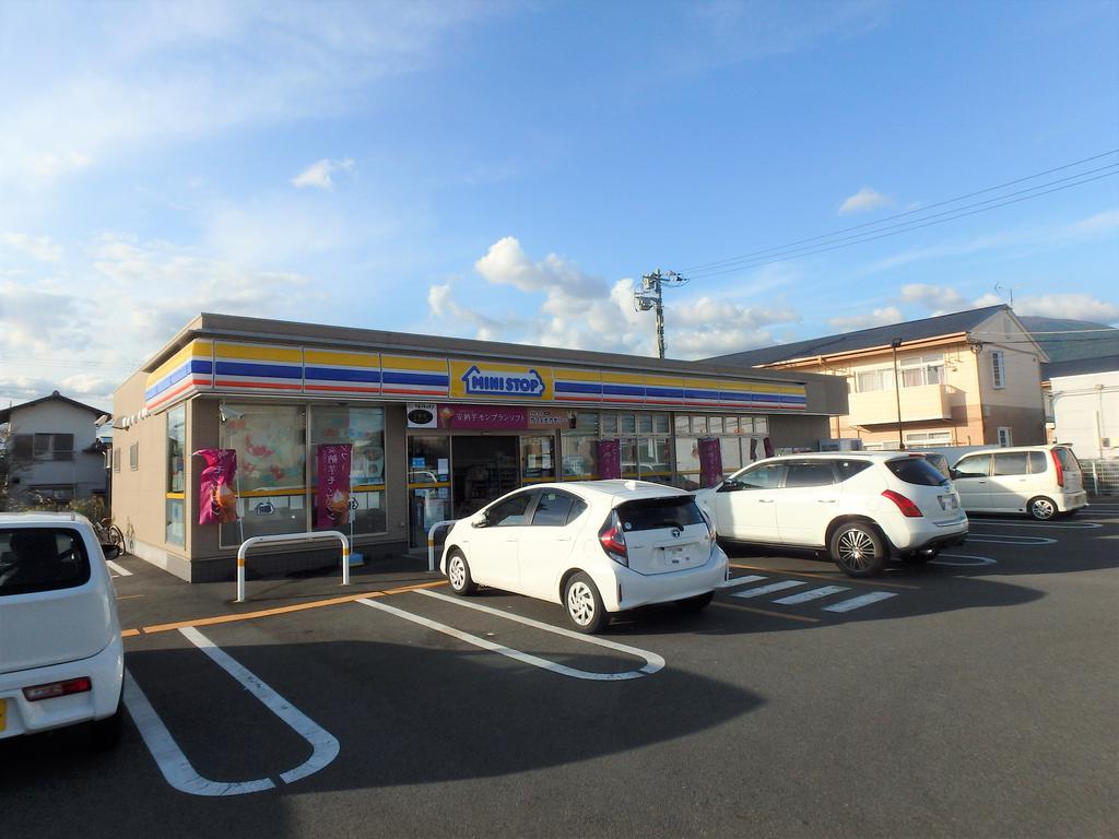 コンビニ　ミニストップ沼津根古屋店（コンビニ）まで820m