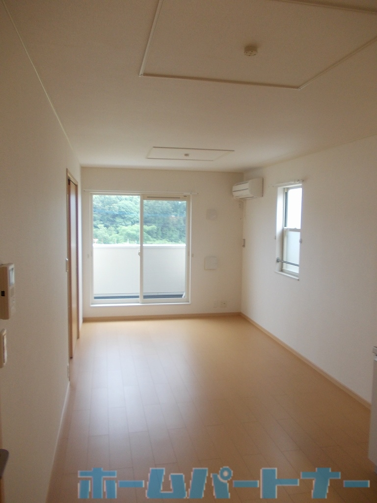 居室・リビング　広々なリビングです♪ソファーも置けちゃいます☆