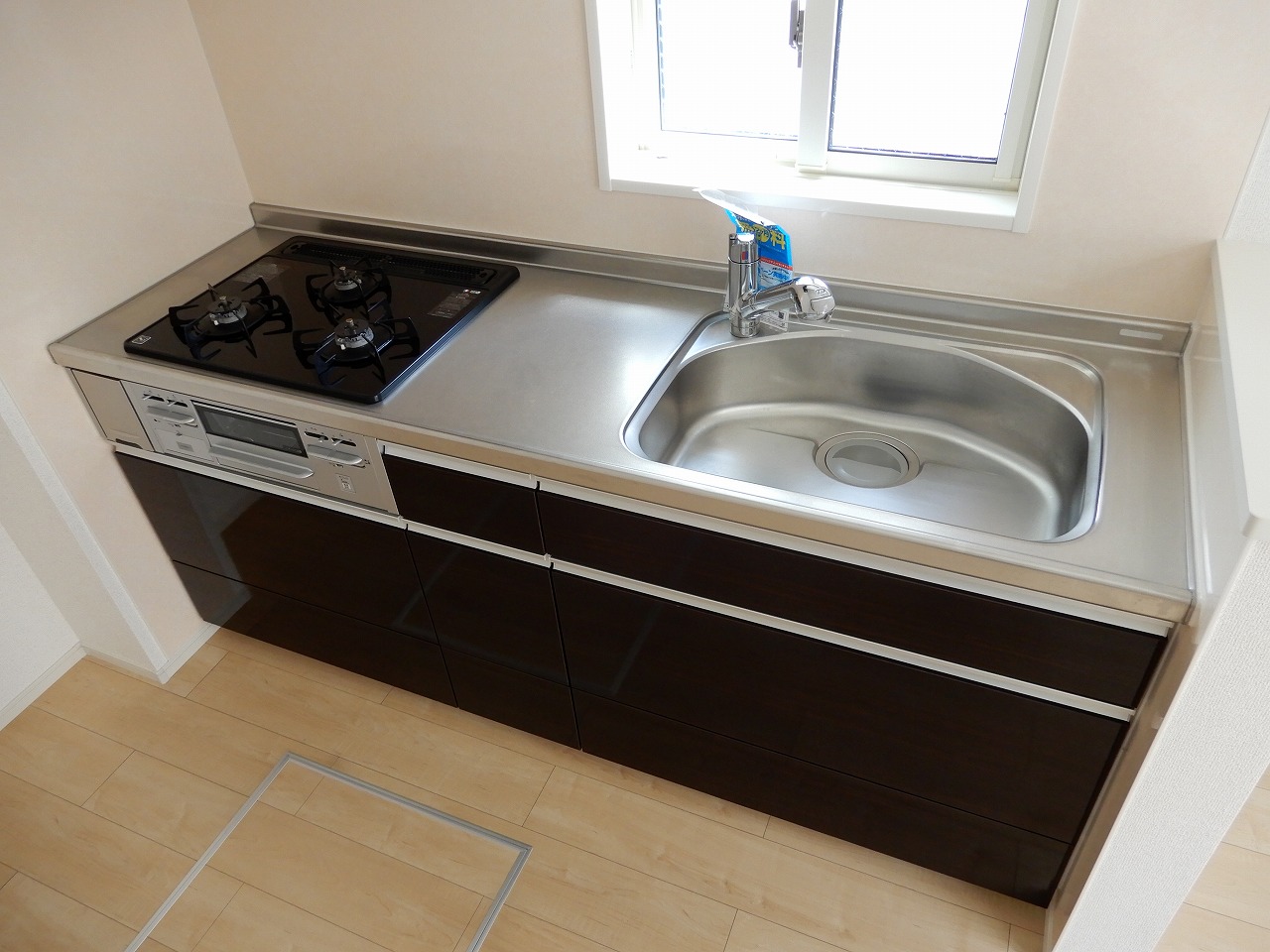 キッチン　システムキッチン3口コンロ