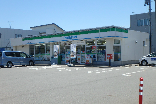 コンビニ　ファミリーマート新潟寺山二丁目店（コンビニ）まで555m