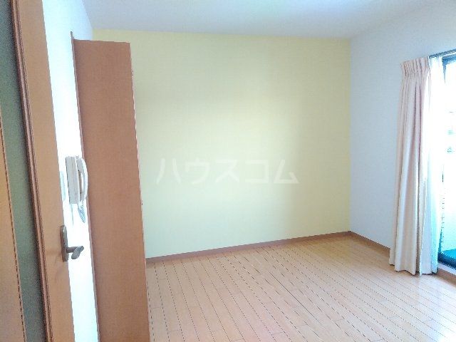 【京都市右京区太秦安井小山町のマンションの居室・リビング】