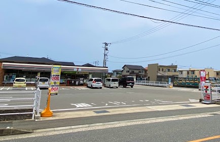 コンビニ　セブンイレブン福岡次郎丸4丁目店（コンビニ）まで310m
